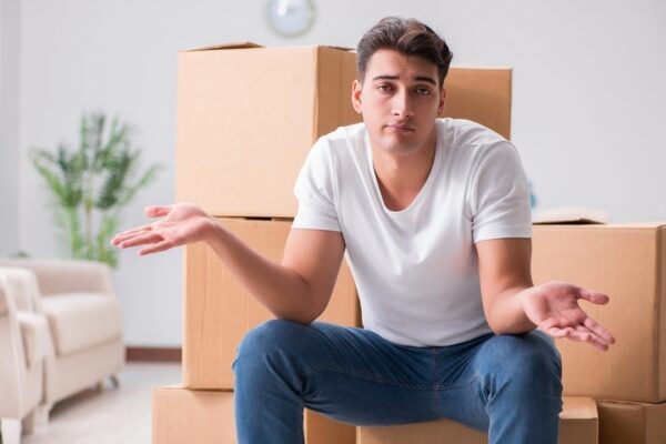 10 Pros and Cons of Moving Away From Family